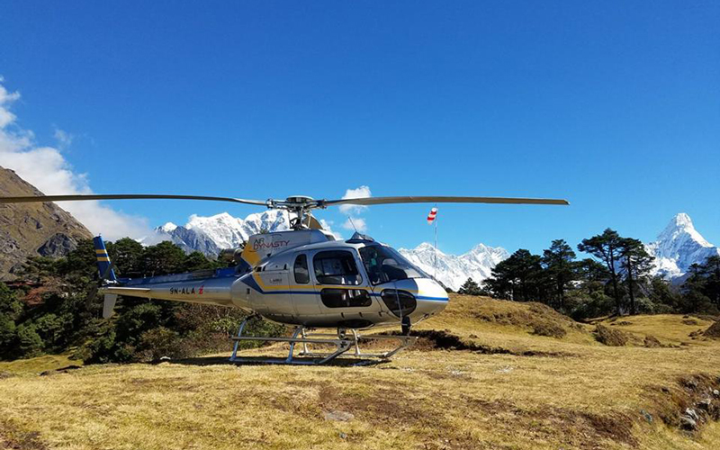 Four amazing Helicopter treks in the Everest Region