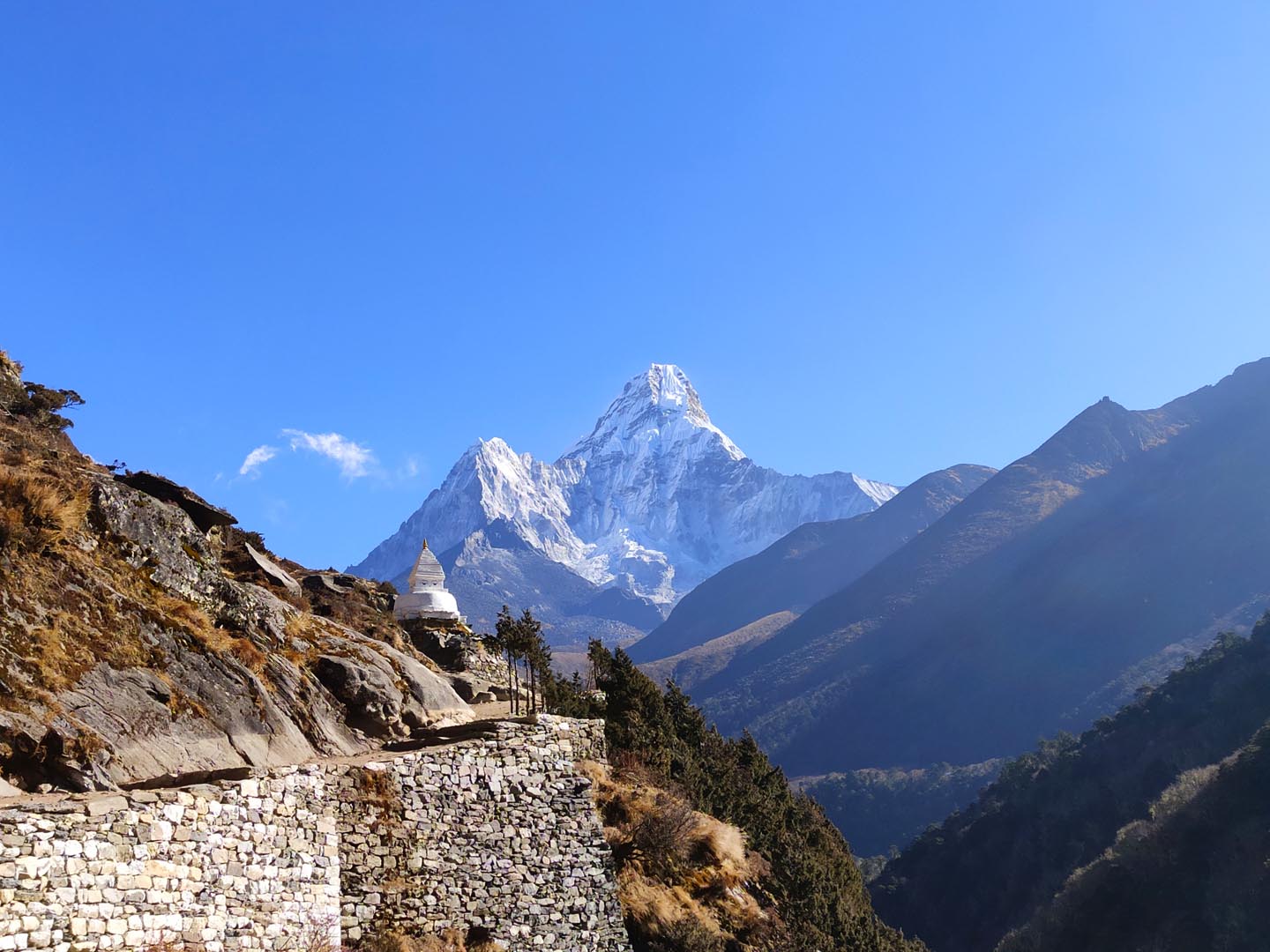 The mesmerizing view of Mt. Ama Dablam on the way to Dingboche