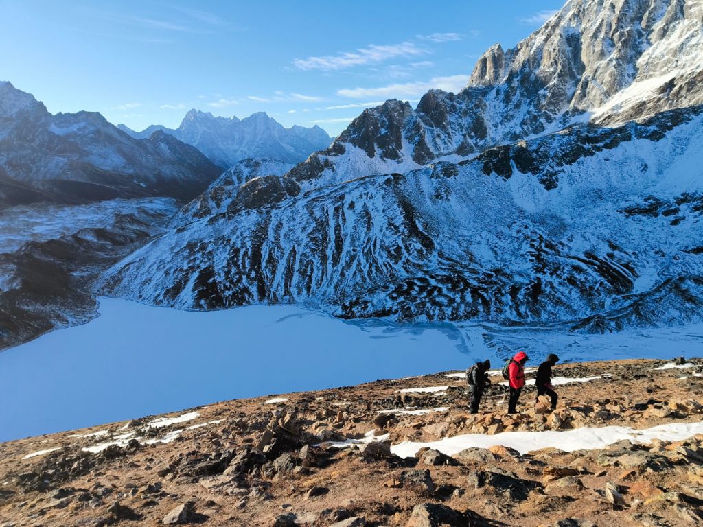 Everest Base Camp vs Gokyo Lakes: Which Trek Should You Choose? 11 Trekkers hiking to Gokyo Ri