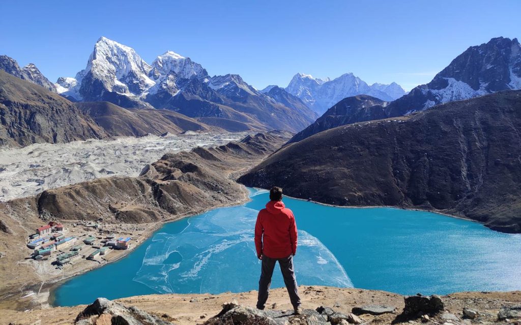 A trekker overlooking the Gokyo Lake