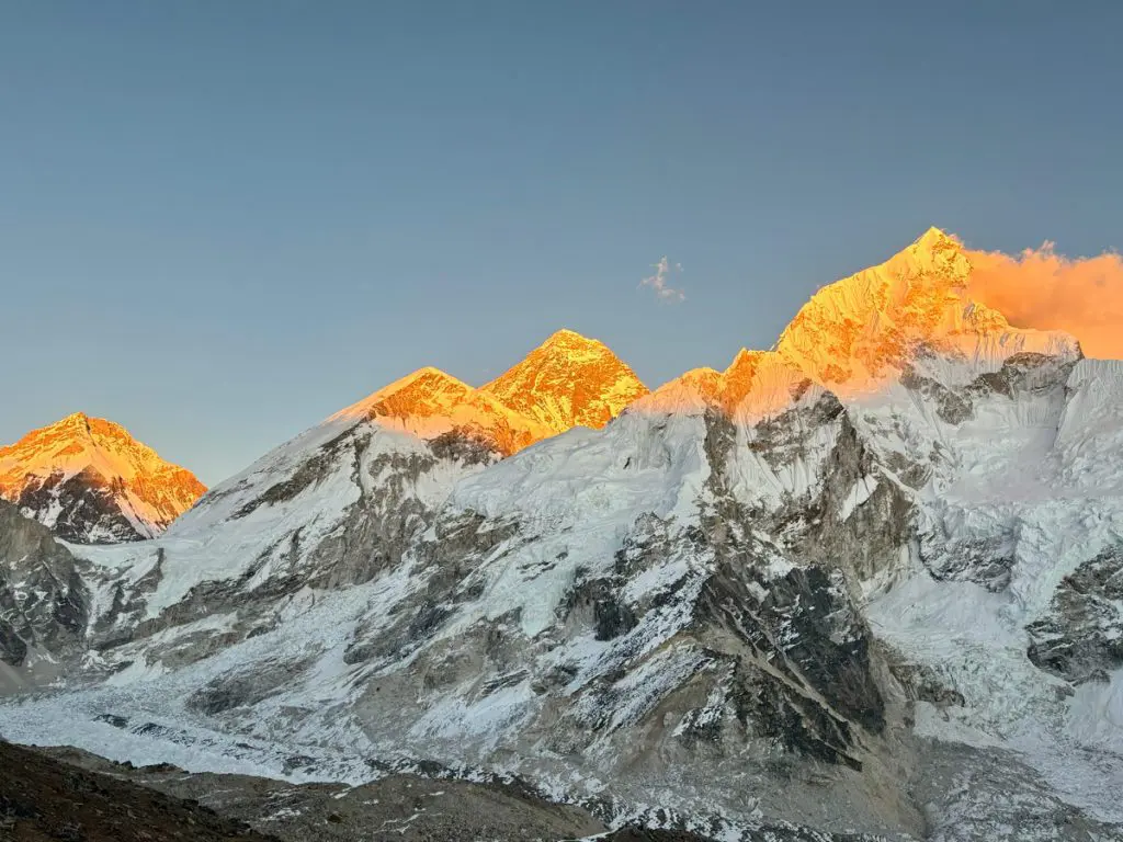 Where is Mount Everest Located? 3 Sunset splendor over mount Everest from Kala Patthar