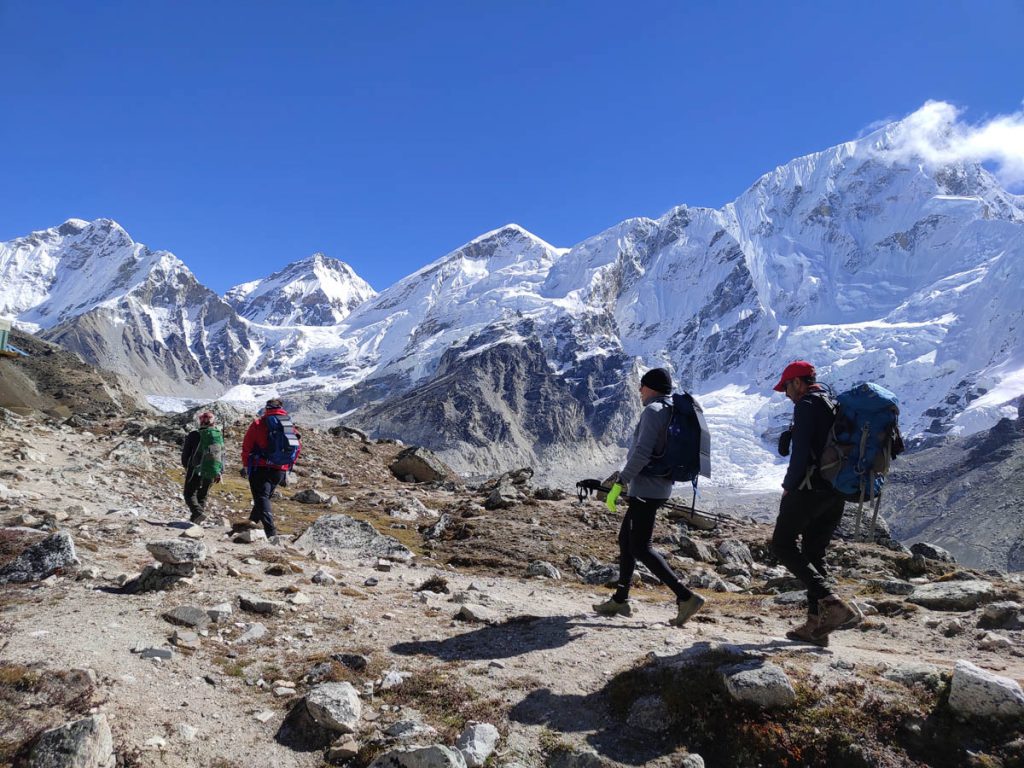 Trekkers on the EBC trail