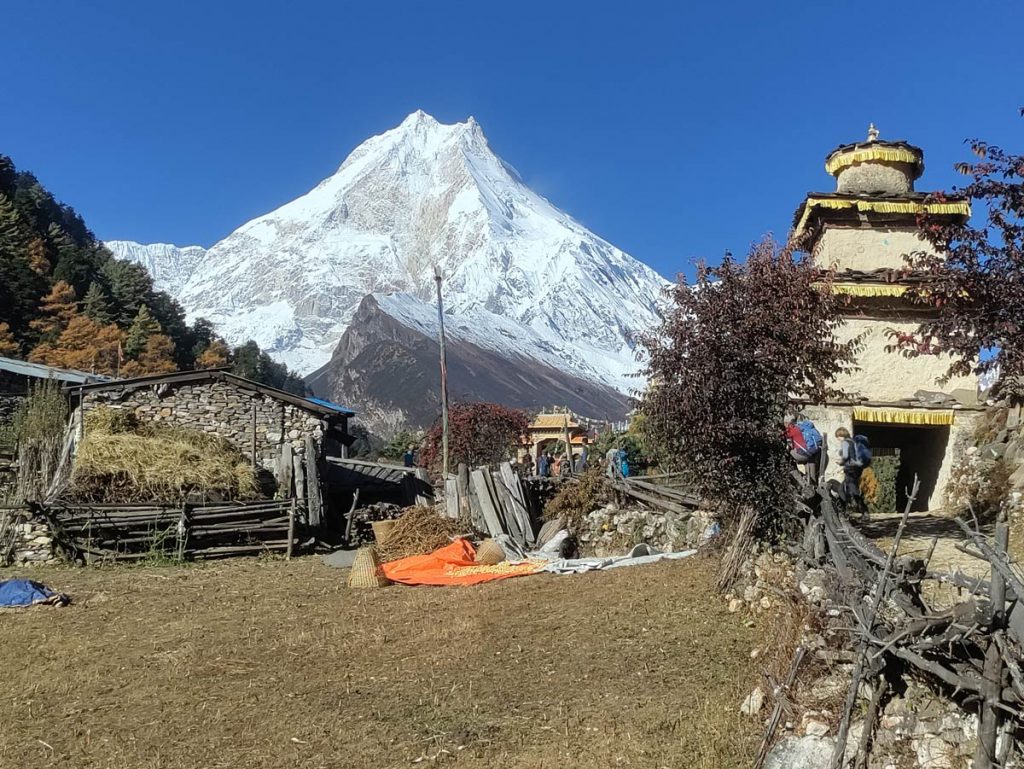 mt manaslu from lho