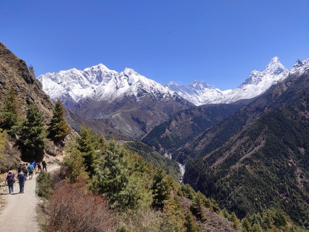 Trekking trail between Namche Bazaar and Dingboche