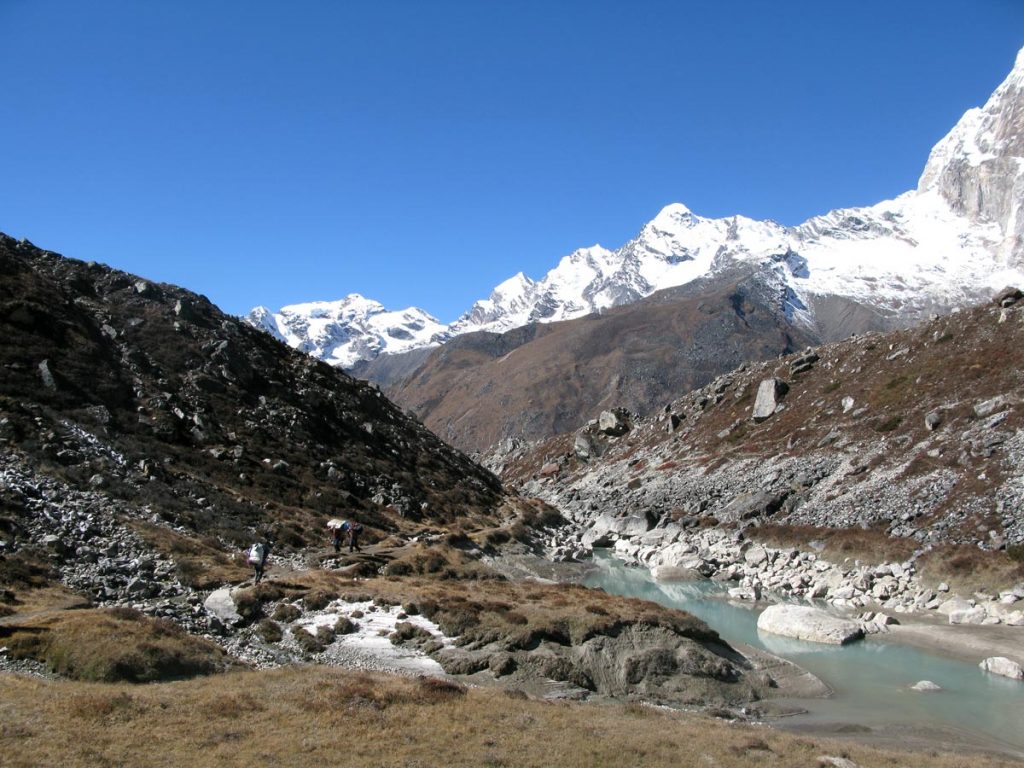 Trekking trail between Tangnag to Khare, Makalu Barun National Park