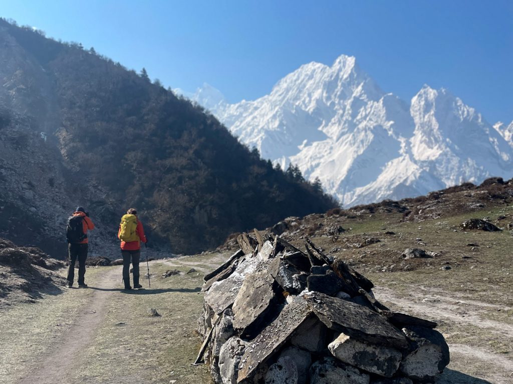 Trekkers on the Manaslu Circuit Trail