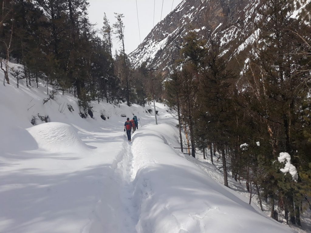 Annapurna Circuit trail during winter