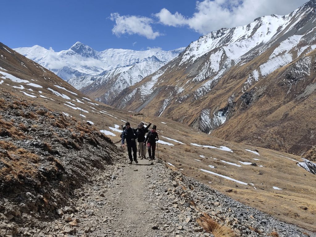 Trekking to Thorong Phedi