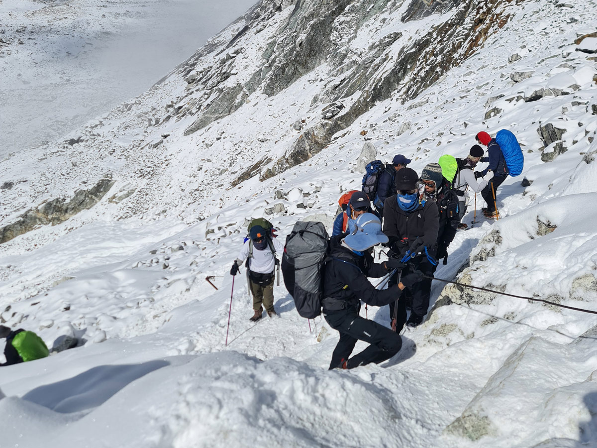 Trekkers crossing Cho La Pass