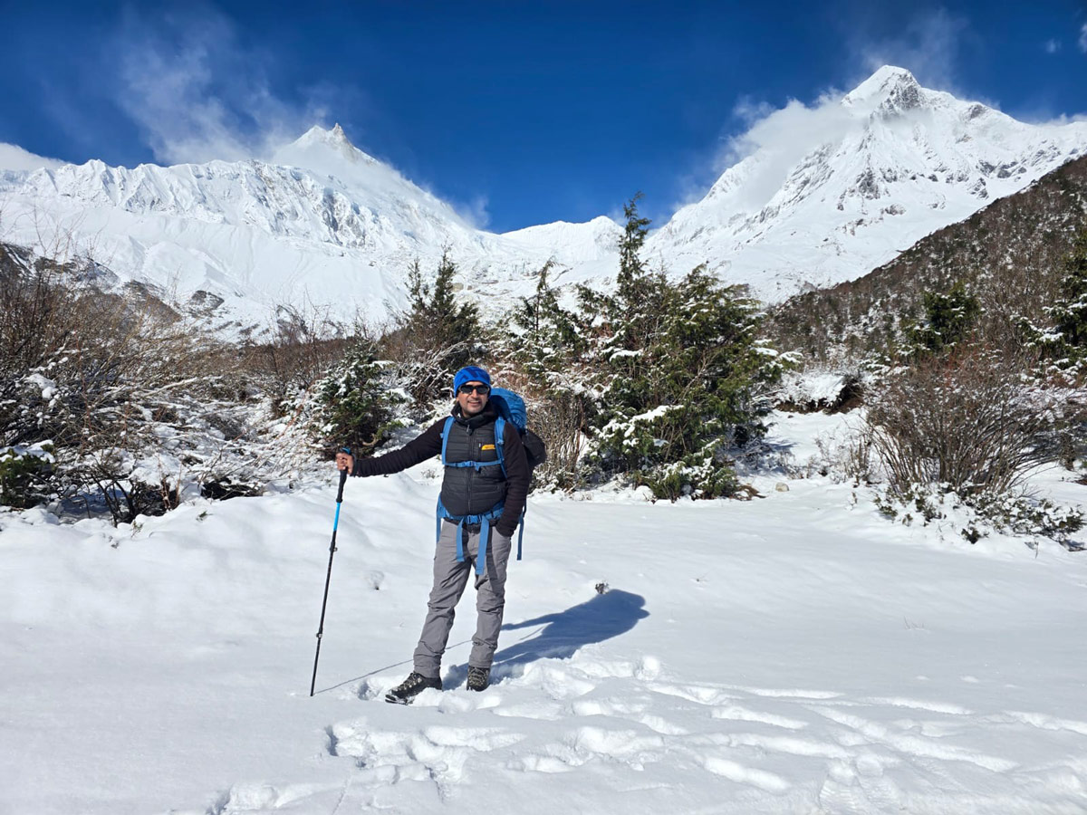 Best Time for Manaslu Circuit Trek 2 Spring snow during Manaslu Circuit Trek