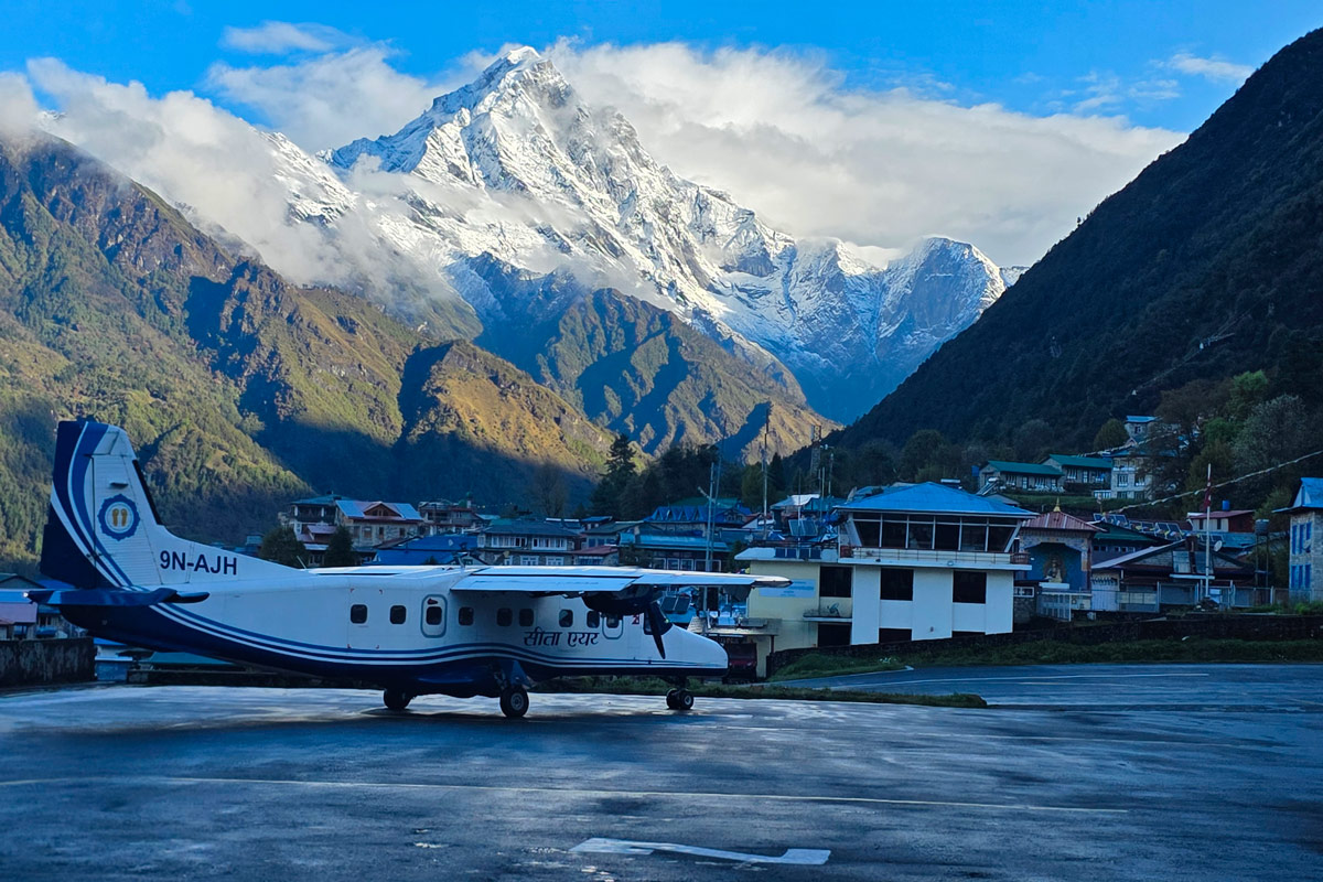 Landing at Tenzing-Hillary Airport with Mount Kongde Ri rising behind Landing at Tenzing-Hillary Airport with Mount Kongde Ri rising behind