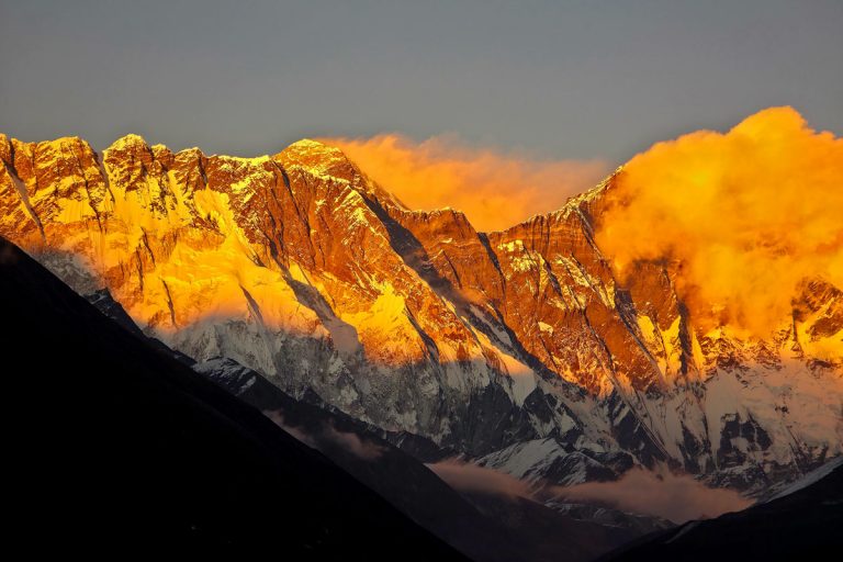 Sunset view of mount Everest from Tengboche