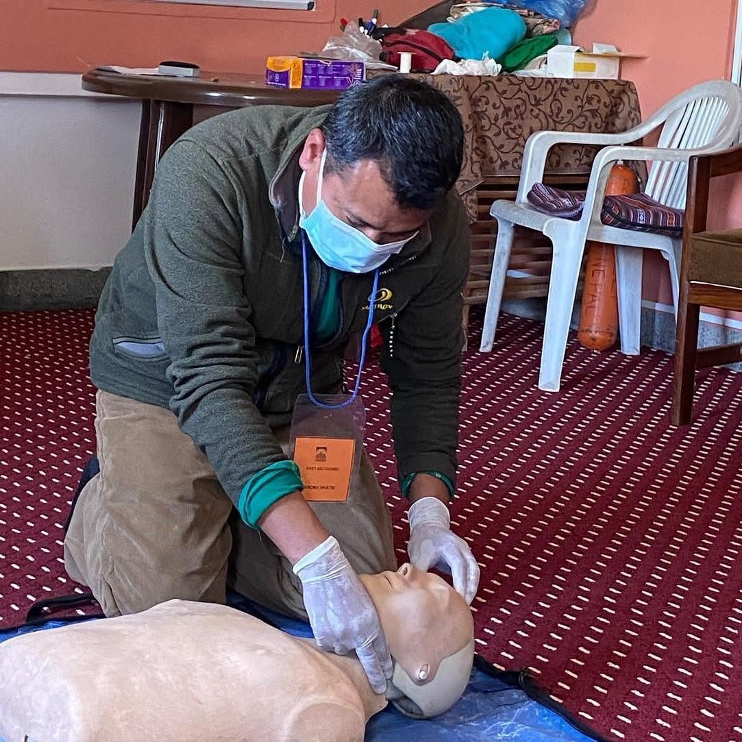 Wilderness First Aid Training at Ace the Himalaya 14 Checking nerves practice