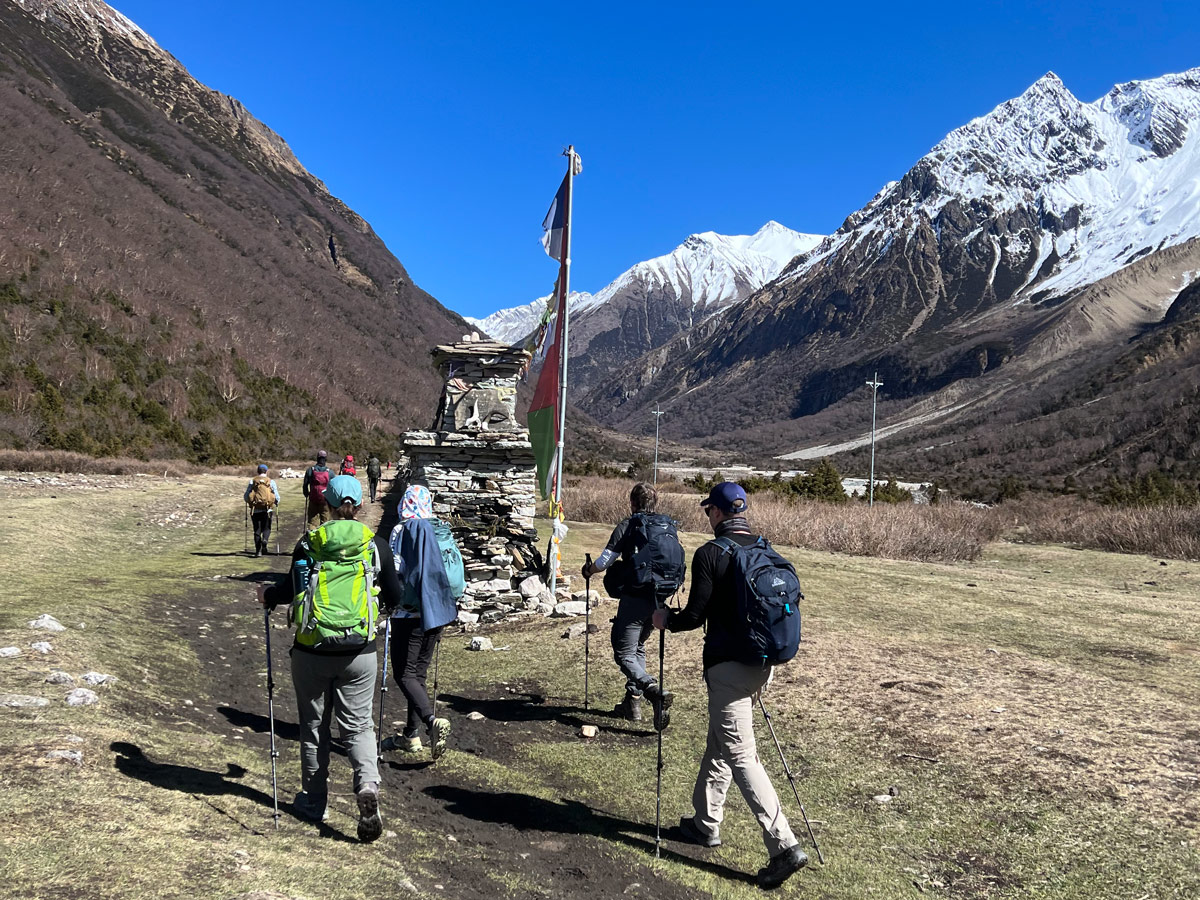 trekkers on the Manaslu Circuit Trail